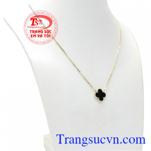 Dây chuyền vàng may mắn được nhập khẩu từ Hàn Quốc. 