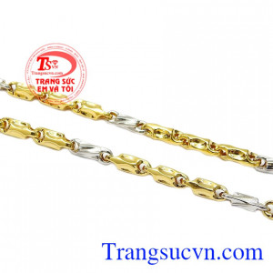 Thiết kế mới lạ, hợp thời trang, chắc chắn sẽ là một lựa chọn hoàn hảo cho phái mạnh. Dây chuyền vàng nam thời trang