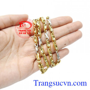 Sản phẩm có thể kết hợp cùng mặt dây để tăng thêm điểm nhấn. Dây chuyền vàng nam thời trang