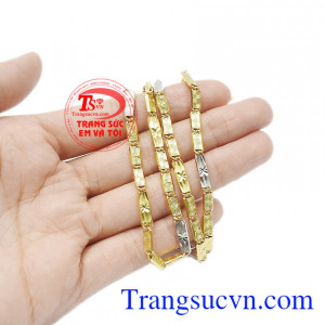 Sản phẩm có thể kết hợp cùng nhiều trang phục khác nhau. Dây chuyền vàng tài lộc