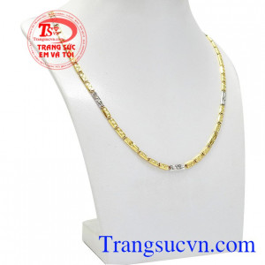 Dây chuyền vàng tài lộc được thiết kế với các chi tiết vẽ tay tinh xảo, sắc nét. 