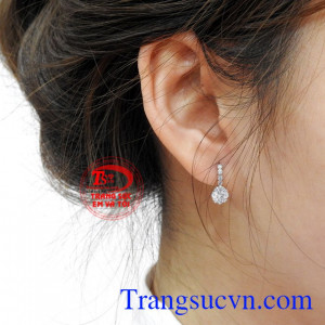 Hoa tai vàng trắng kiêu sa giao hàng trên toàn quốc.