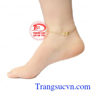 Con gái luôn thích cái đẹp và muốn sở hữu nó, đặc biệt với lắc chân thì không thể bỏ qua đối với con gái để tô điểm thêm cho đôi chân xinh của mình,Lắc chân vàng cá tính