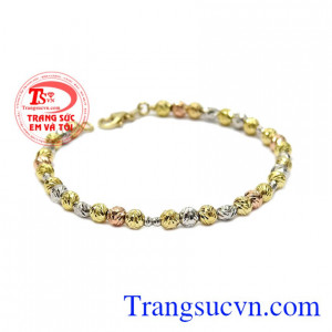 Lắc tay bi tròn độc đáo là sự kết hợp của nhiều hạt bi tròn, dài ngắn khác nhau. 