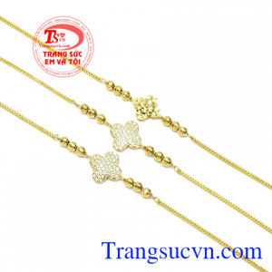 Ngoài ra, với giá thành ưu đãi, bảo hành uy tín, khách hàng có thể yên tâm chọn mua sản phẩm để dành tặng người yêu thương của mình. Lắc tay cỏ bốn lá.