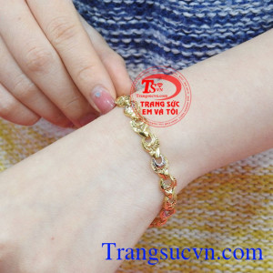 Với giá cả ưu đãi, bảo hành uy tín, giao hàng toàn quốc chắc chắn sẽ mang lại cho người dùng sự an tâm và tin tưởng. Lắc tay nữ đẹp.