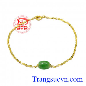 Lắc tay nữ vàng Jadeite nhỏ nhắn được kết hợp từ vàng 10k và mặt đá Jadeite thiên nhiên mang lại vẻ nữ tính, dịu dàng,Lắc tay nữ vàng Jadeite nhỏ nhắn