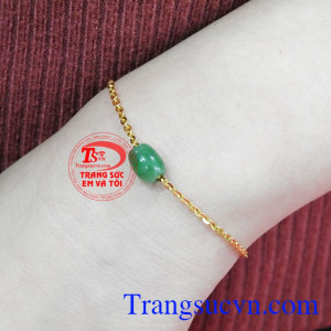 Ngọc Jadeite từ xa xưa được các vị vua chúa rất ưa chuộng, luôn mang bên mình để cầu may mắn, suôn sẻ,Lắc tay nữ vàng Jadeite nhỏ nhắn