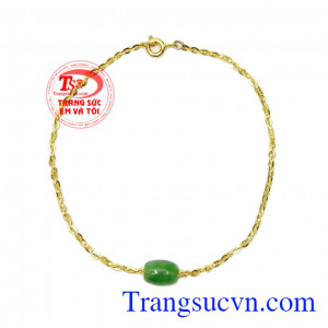Sợi dây mảnh nhẹ nhàng kết hợp cùng mặt lu thống Jadeite mang lại nhiều may mắn, bình an cho chủ nhân,Lắc tay nữ vàng Jadeite nhỏ nhắn