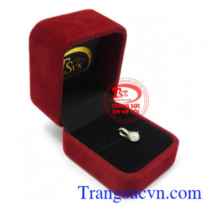 Mặt dây chuyền gắn đá cá tính vàng tây phù hợp nhiều phong cách thời trang và trang phục đa dạng