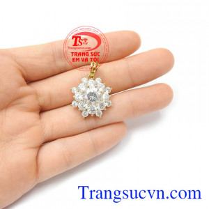 Mặt dây chuyền vàng chế tác thời trang, xinh xắn, phù hợp nhiều phong cách thời trang và trang phục phái đẹp Mặt dây chuyền vàng duyên dáng