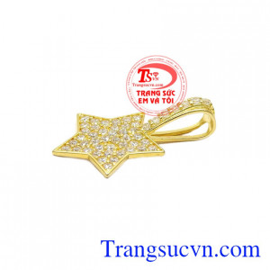 Thiết kế độc đáo kết hợp với các viên đá cz lấp lánh tạo nên một sản phẩm hoàn hảo cho phái đẹp. Mặt dây ngôi sao niềm tin