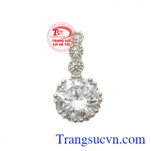 Mặt dây nữ thanh tao là sản phẩm mới của Em và Tôi được chế tác xinh xắn.