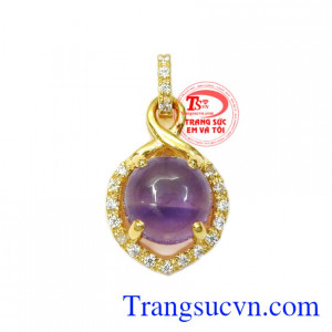 Mặt dây thạch anh tím tinh tế là sản phẩm hiện đang được các cô gái yêu thích bởi vẻ nữ tính của nó.