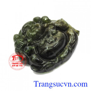 Đá Sapphire là loại đá đã quá quen thuộc khi được dùng làm các món đồ trang sức đắt tiền, sang trọng.