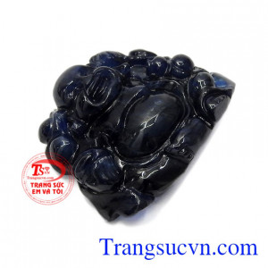 Đá Sapphire là loại đá đã quá quen thuộc dùng để làm trang sức cao cấp. Mặt phật Di Lặc Saphire tài lộc