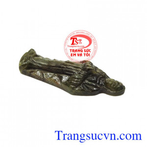 Tượng đá saphir thiên nhiên thích hợp bọc vàng hoặc bạc để làm mặt dây, đảm bảo tính bền đẹp cho mặt đá. Mặt saphir Đức mẹ cầu nguyện