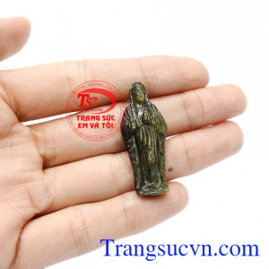 Khi đeo mặt đá này sẽ giúp người dùng được nhắc nhở về việc cầu nguyện không thôi, giống như Đức mẹ Maria. Mặt saphir Đức mẹ cầu nguyện