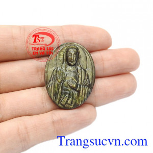 Chế tác tinh tế và sống động đến từng đường nét, đây sẽ là món quà ý nghĩa dành tặng cho chính bạn và người thân. Mặt saphir Đức mẹ đẹp