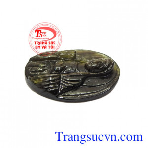 Với hình ảnh Đức mẹ Maria nhân từ người dùng có thể bọc vàng hoặc bạc để làm mặt dây. Mặt saphir Đức mẹ đẹp