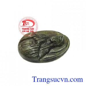 Với các chi tiết chạm khắc tinh tế, sống động mang đến cho người dùng một sản phẩm hoàn hảo. Mặt saphir Đức mẹ Maria