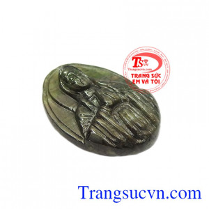 Mặt saphir Đức mẹ Maria đang chắp tay cầu nguyện như xin ơn trên ban ơn cho mọi người.