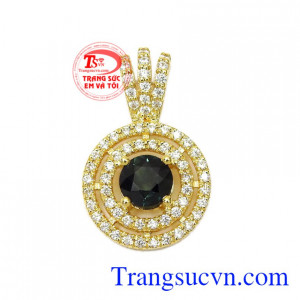Mặt Sapphire nữ hoàng ánh sáng là sản phẩm mới của trang sức Em và Tôi được chế tác tinh xảo từ đá Sapphire thiên nhiên.