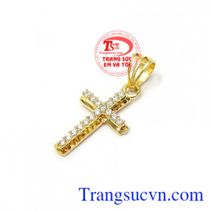 Đeo mặt dây chuyền thánh giá hằng ngày sẽ mang lại cho người đeo bình an và may mắn trong cuộc sống, nhận được sự che chở của người Mặt thánh giá vàng an yên