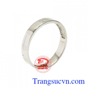 Nhẫn nam vàng trắng phú quý được chế tác từ vàng 18k, là một sản phẩm mới của Trang sức Em và Tôi