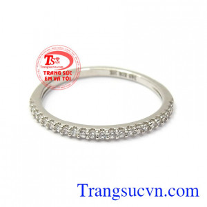 Sản phẩm đính đá CZ tinh xảo mang lại nét cá tính, thời trang và phong cách cho phái đẹp Nhẫn nữ đính đá duyên dáng