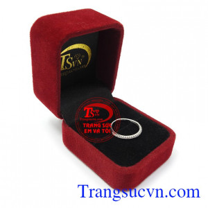Nhẫn vàng đẹp, sang trọng, thời trang và đẳng cấp là món quà đặc biệt ý nghĩa cho một nửa yêu thương Nhẫn nữ đính đá duyên dáng