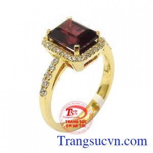 Nhẫn nữ granat danh vọng vàng 14k mang lại sự sang trọng, quý phái và thời trang cho phái đẹp