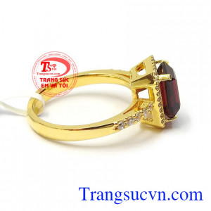 Granat là viên đá biểu tượng mang lại tiền tài, sức khỏe, danh vọng và sự tôn trọng Nhẫn nữ granat danh vọng