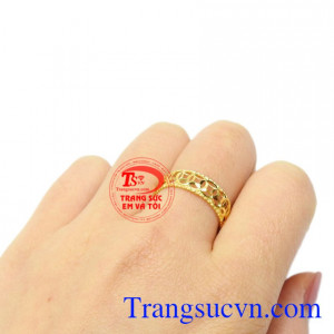 Nhẫn nữ kim tiền phát lộc mang lại may mắn cho phái nữ, thích hợp cho những người làm kinh doanh.