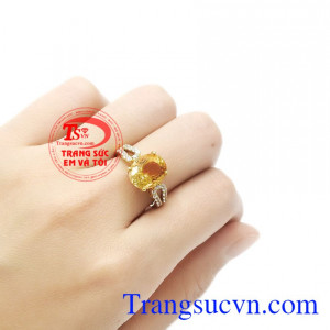 Thạch anh vàng là viên đá kinh doanh đem lại vận may tài lộc buôn may bán đắt và làm giảm chứng mất trí hay quên. 