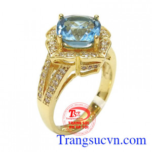 Nhẫn nữ topaz an lành vàng 14k với đá topaz là biểu tượng cho tình yêu và hạnh phúc đôi lứa vì vậy là món quà tuyệt vời cho người bạn yêu thương