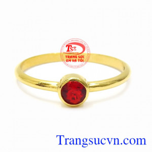 Sản phẩm được thiết kế không quá cầu kỳ nhưng vẫn đem lại vẻ nữ tính, dễ thương cho nữ giới. Nhẫn nữ vàng kiều diễm