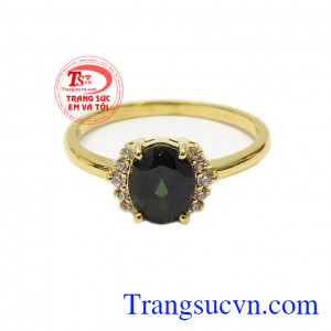 Đá Sapphire sang trọng mang lại sự giàu có, trù phú cho người đeo,Nhẫn nữ vàng Sapphire dịu dàng