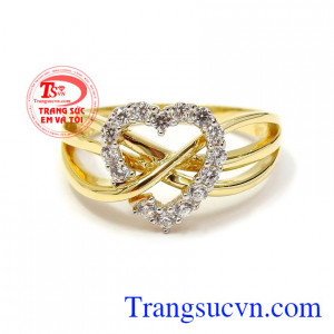 Với thiết kế hình trái tim gắn đá CZ tôn lên sự quyến rũ, thời trang và phong cách cho phái đẹp