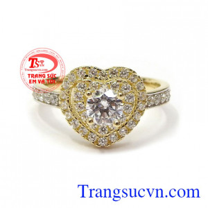 Sản phẩm tôn lên sự dịu dàng, quý phái và tạo nên phong cách riêng cho người đeo