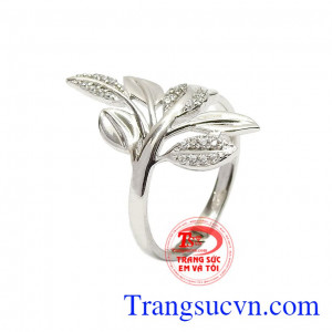 Nhẫn nữ vàng trắng trang nhã được chế tác tỉ mỉ đến từng chi tiết, kiểu dáng thời trang mang lại vẻ mới lạ cho sản phẩm,Nhẫn nữ vàng trắng trang nhã