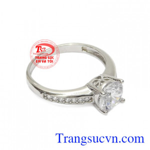 Chính vì thế đây chính là sản phẩm được lựa chọn và yêu thích trong nhiều năm. Nhẫn vàng trắng tình yêu nhiệm màu