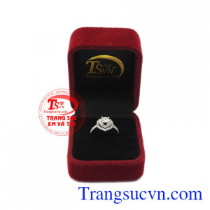 Sản phẩm là món quà hoàn hảo để dành tặng cho người phụ nữ bạn yêu thương trong những dịp đặc biệt. Nhẫn vàng trắng trái tim hạnh phúc