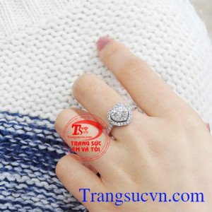 Sản phẩm nhập khẩu từ Hàn Quốc. Nhẫn vàng trắng trái tim hạnh phúc