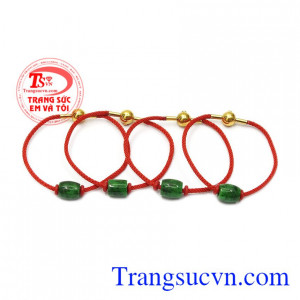 Không chỉ về mặt thẩm mỹ mà vòng lu thống còn được biết tới với hợp mệnh và làm đẹp. Vòng tay lu thống jadeite bình an