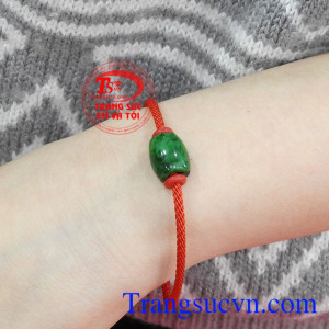 Với phụ nữ thời xưa thì lấy ngọc được chạm lu thống để làm đẹp, cải thiện nếp nhăn giúp tuần hoàn máu tốt hơn. Vòng tay lu thống jadeite bình an