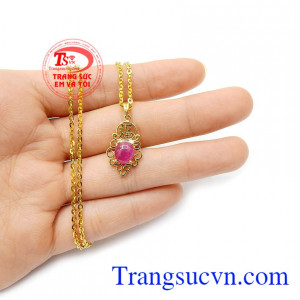 Bộ dây chuyền ruby cát khí phù hợp nhiều phong cách thời trang và trang phục khác nhau, rất được phái đẹp ưa chuộng sử dụng