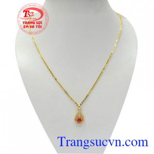 Bộ dây chuyền ruby hạnh phúc mang lại sự sang trọng, quý phái, duyên dáng và thời trang cho người đeo