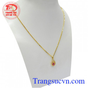 Sản phẩm với mặt dây ruby là biểu tượng mang lại sự thịnh vượng, bình an, tình yêu và hạnh phúc