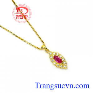 Bộ dây chuyền ruby tài lộc là món quà tuyệt vời cho người bạn yêu thương